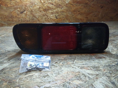 Ford Maverick Nissan Terrano 2 Schlussleuchte links RHD original Ford NEU