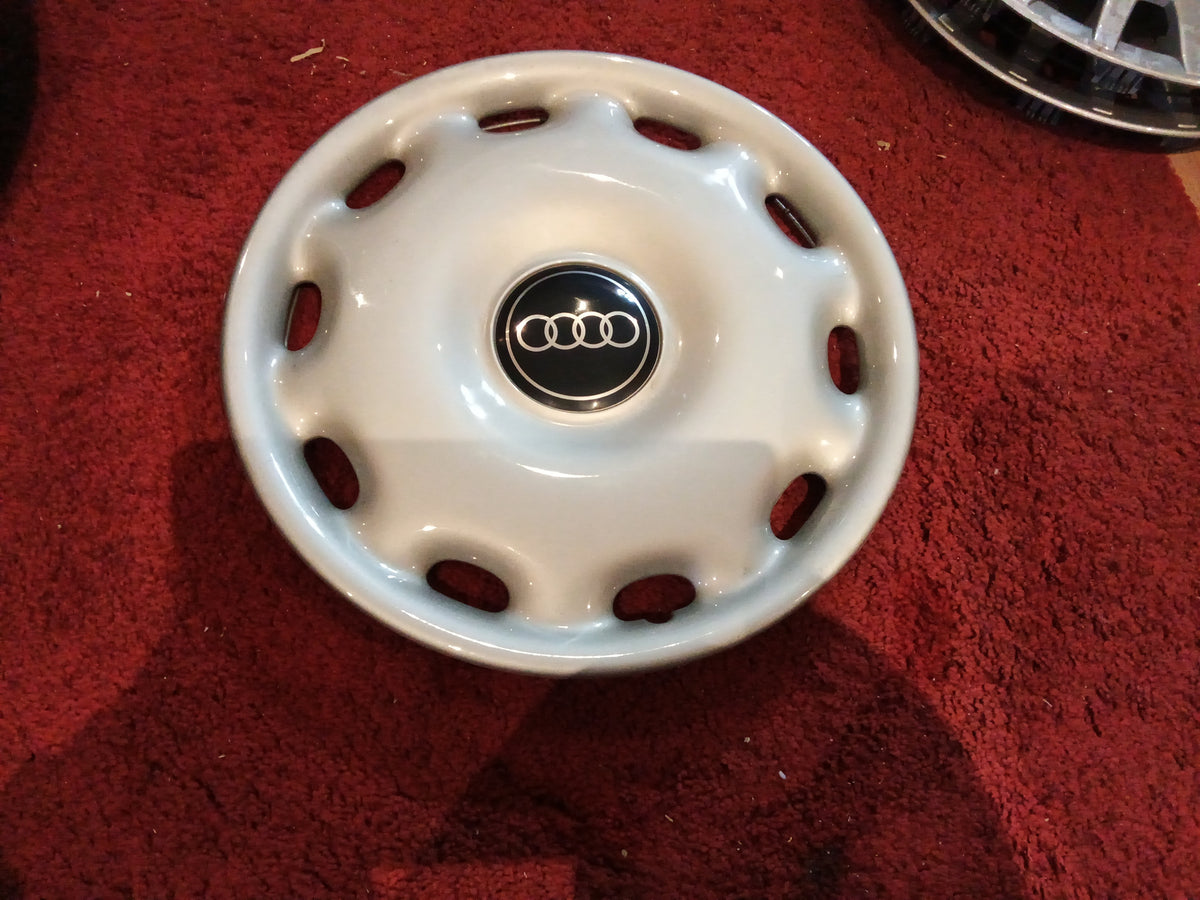 Audi 80 A3 Bj 89-00 Radkappe 15 Zoll original Audi NEU