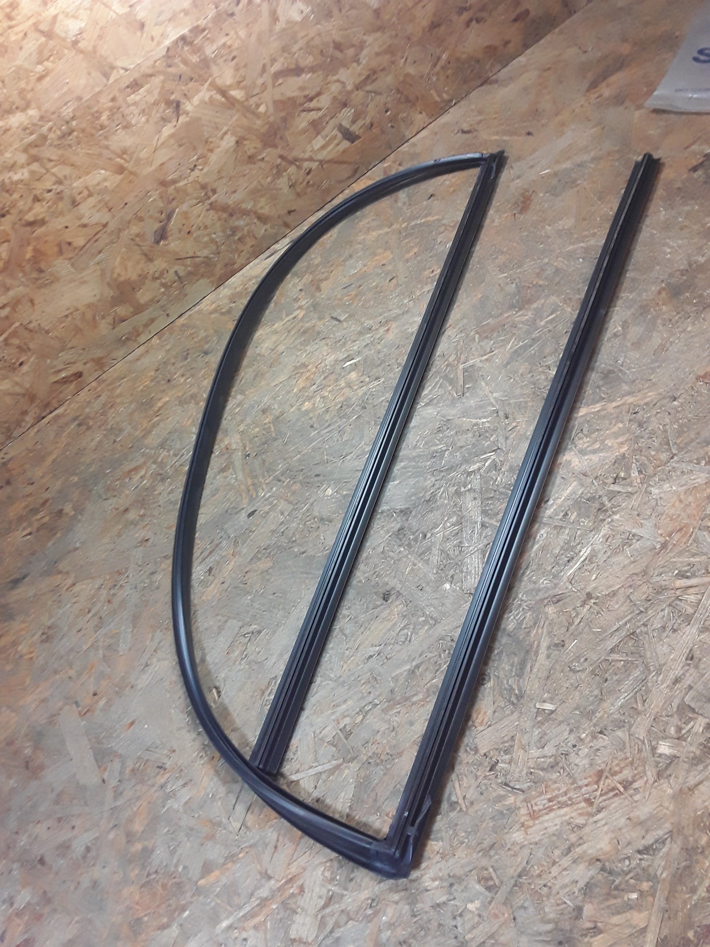 Ford Escort/ Orion MK5 90-95 Fensterdichtung original Ford NEU