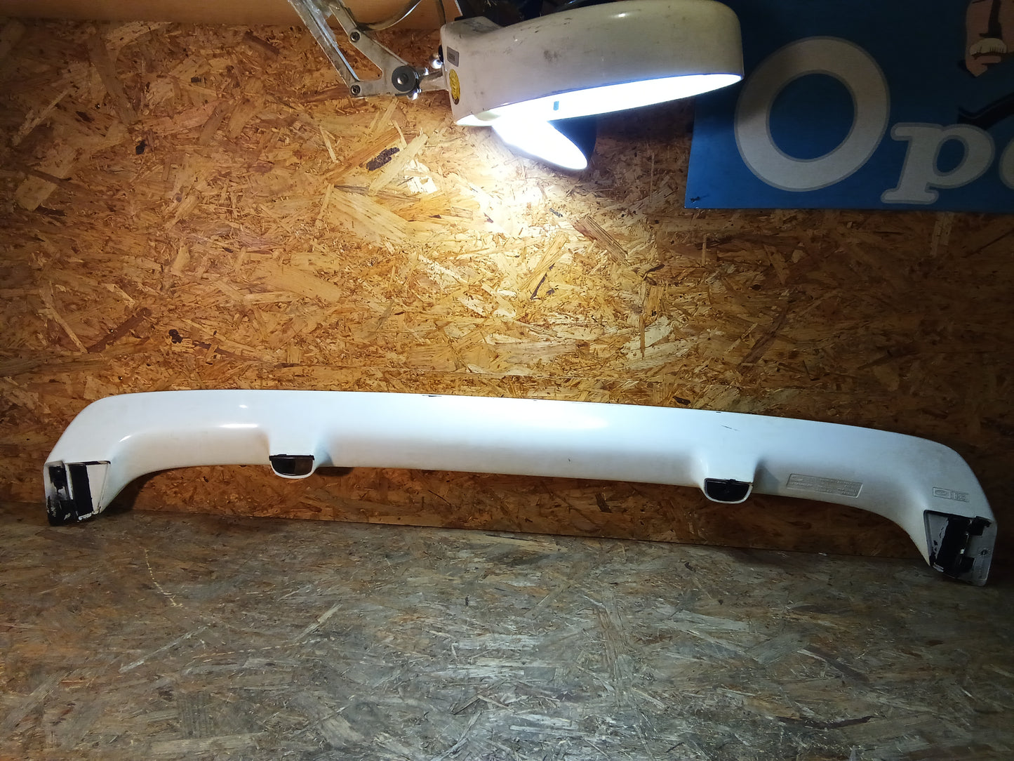 Ford Escort MK3 Heckspoiler (muss neu lackiert werden) weiß original Zender GEBRAUCHT