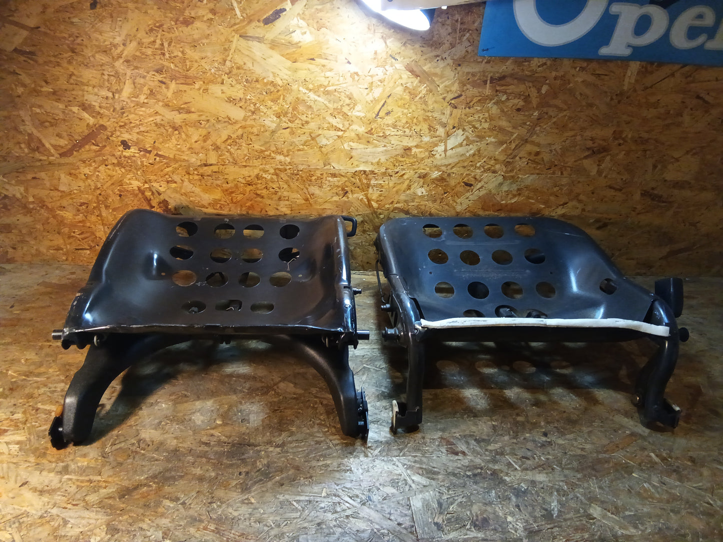 VW Golf 1 Cabriolet Sitzgestell Set vorne höhenverstellbar original VW NEU NOS