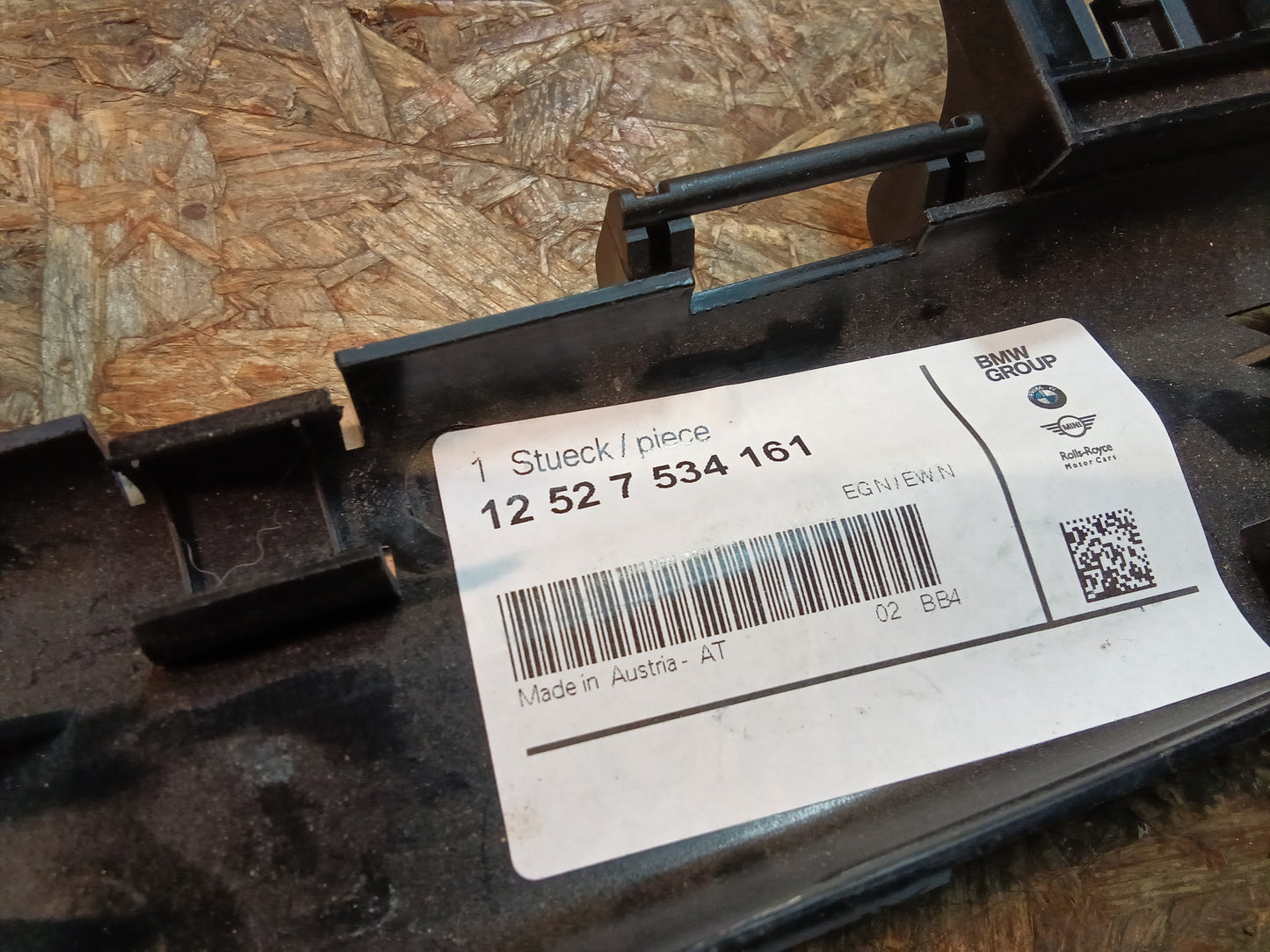 BMW E81,E82,E85,E86,E87,E88,E90,E91,E92,E93 Kabelkanal Unterteil original BMW NEU