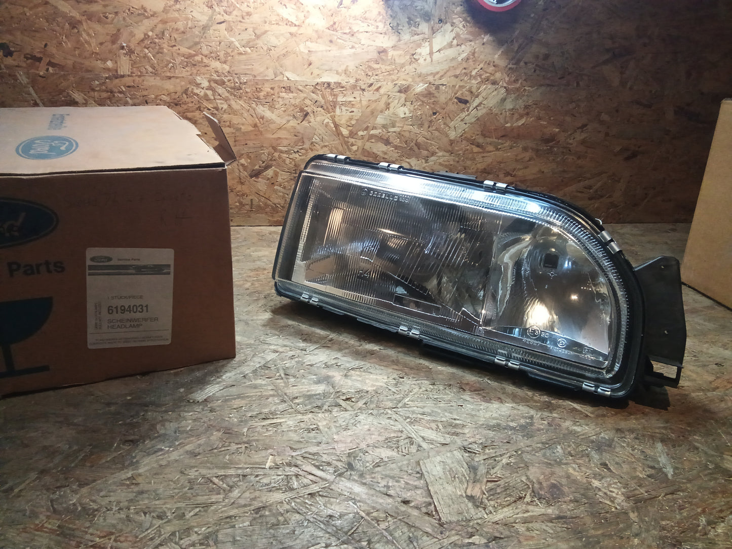 Ford Sierra BJ 87-93 Scheinwerfer rechts original Ford NEU