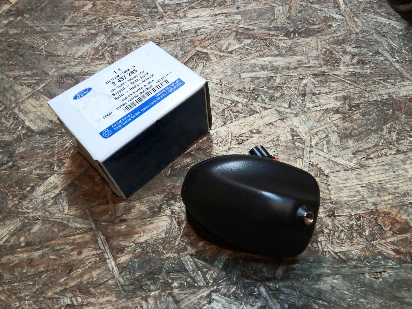 Ford Focus lll Ford Turnier BJ 15 Antennenfuß Dachantenne original Ford NEU
