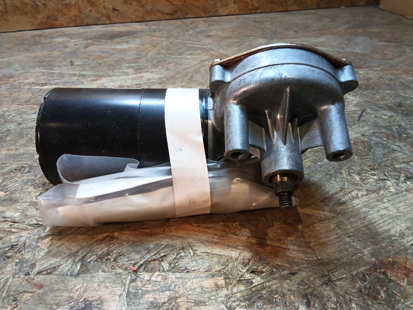 Ascona C Kadett E Wischermotor 12V original GM NEU