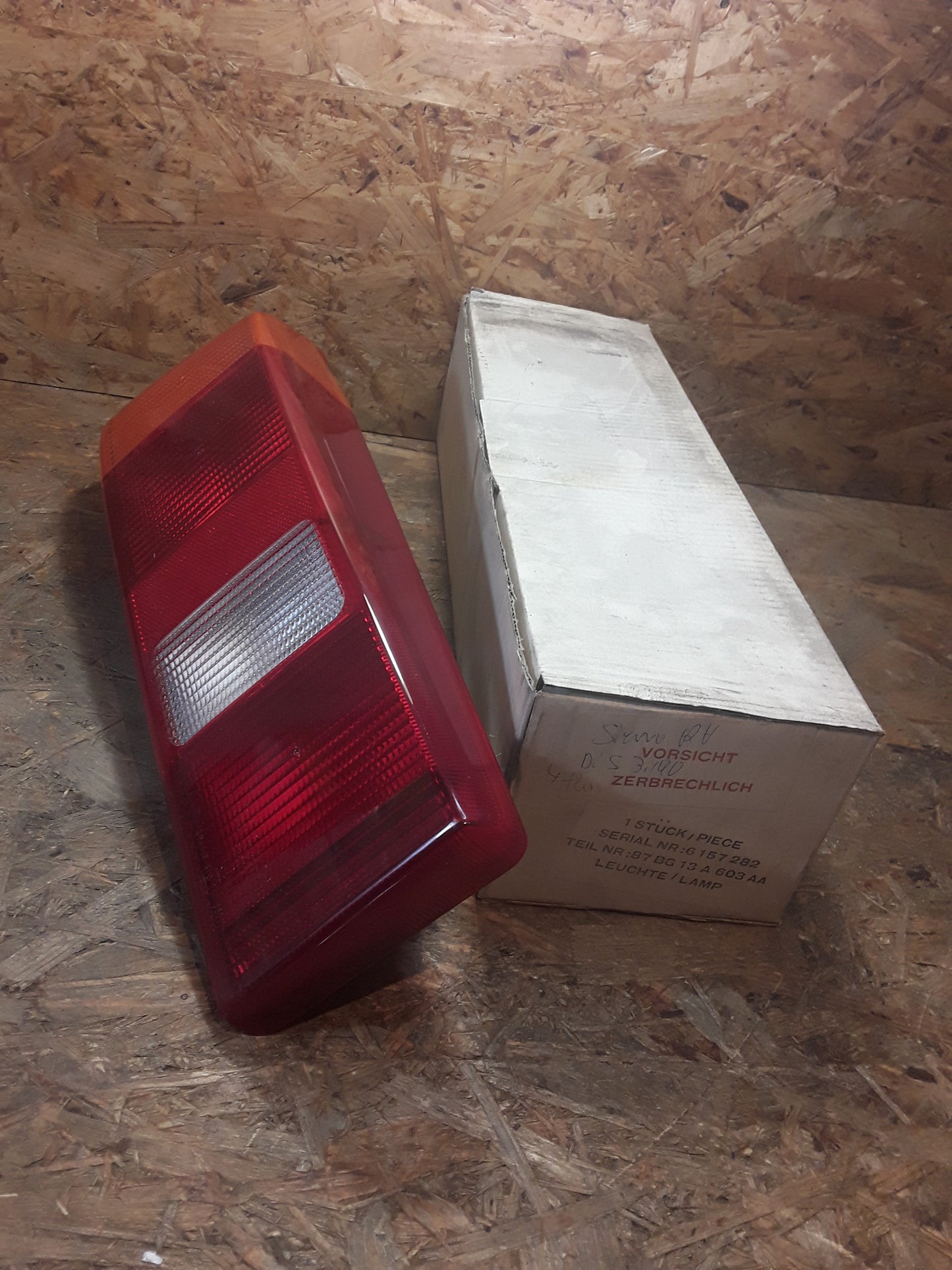 Ford Sierra Bj 87-90 Rückleuchte links original Ford NEU