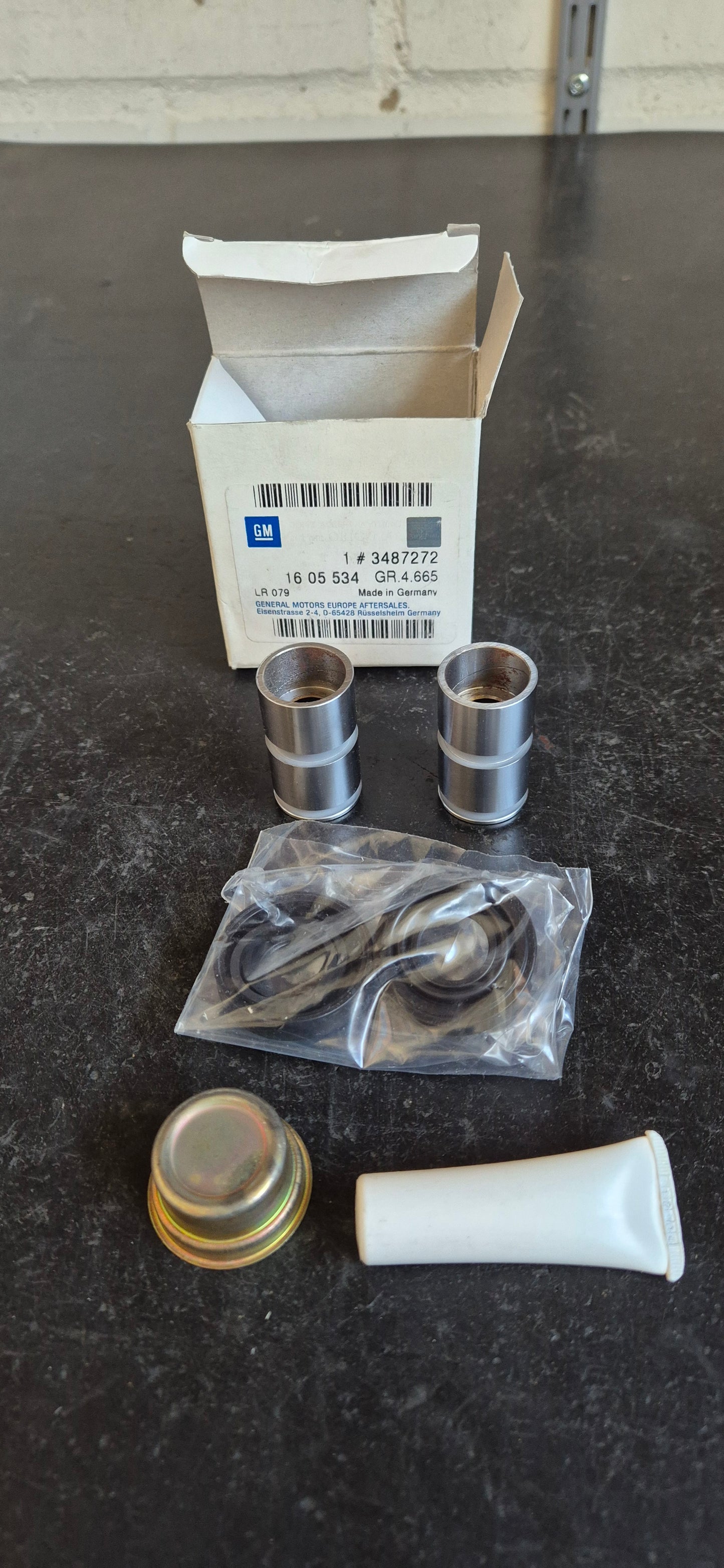 Schiebehülsensatz für Bremssattel Ascona, Rekord, Manta Original GM Neu