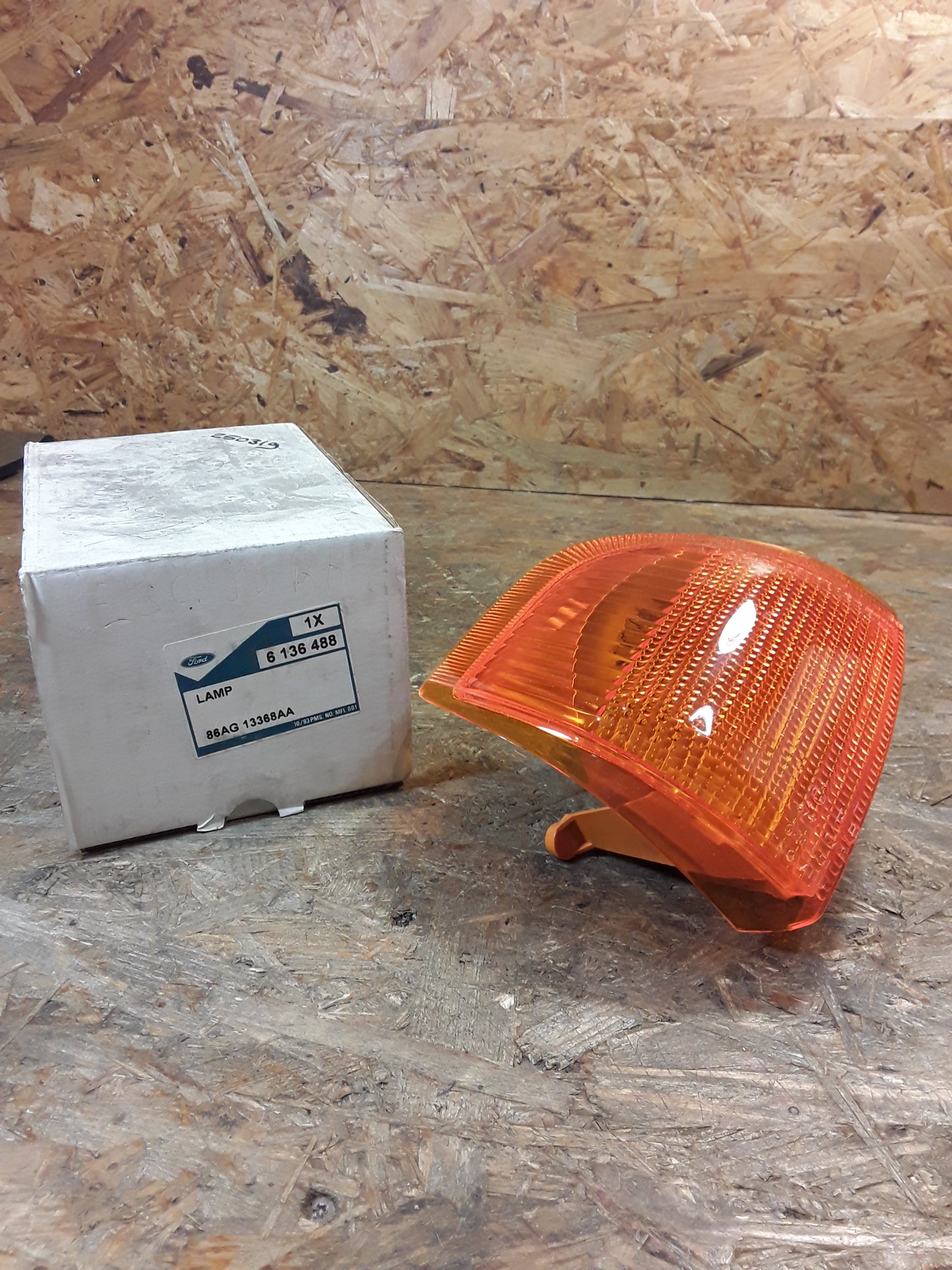 Ford Escort IV Ford Orion Bj 01.86-08.90 Blinkerleuchte rechts original Ford NEU