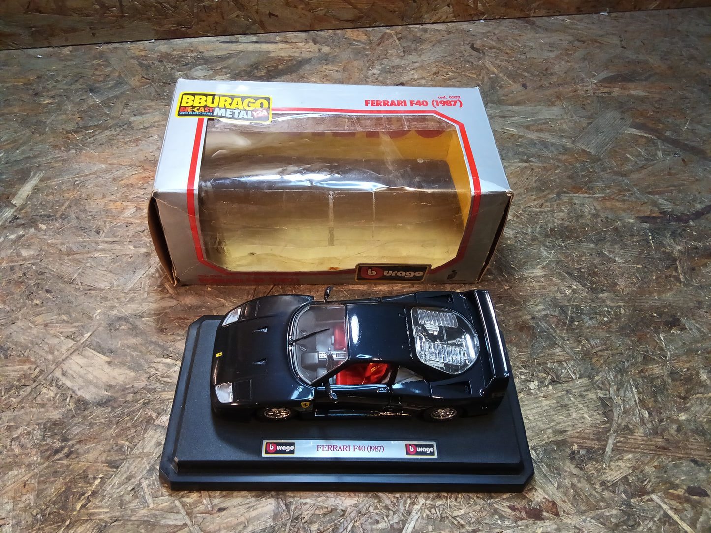 Ferrari F40 1987 Modellauto original Bburago NEU