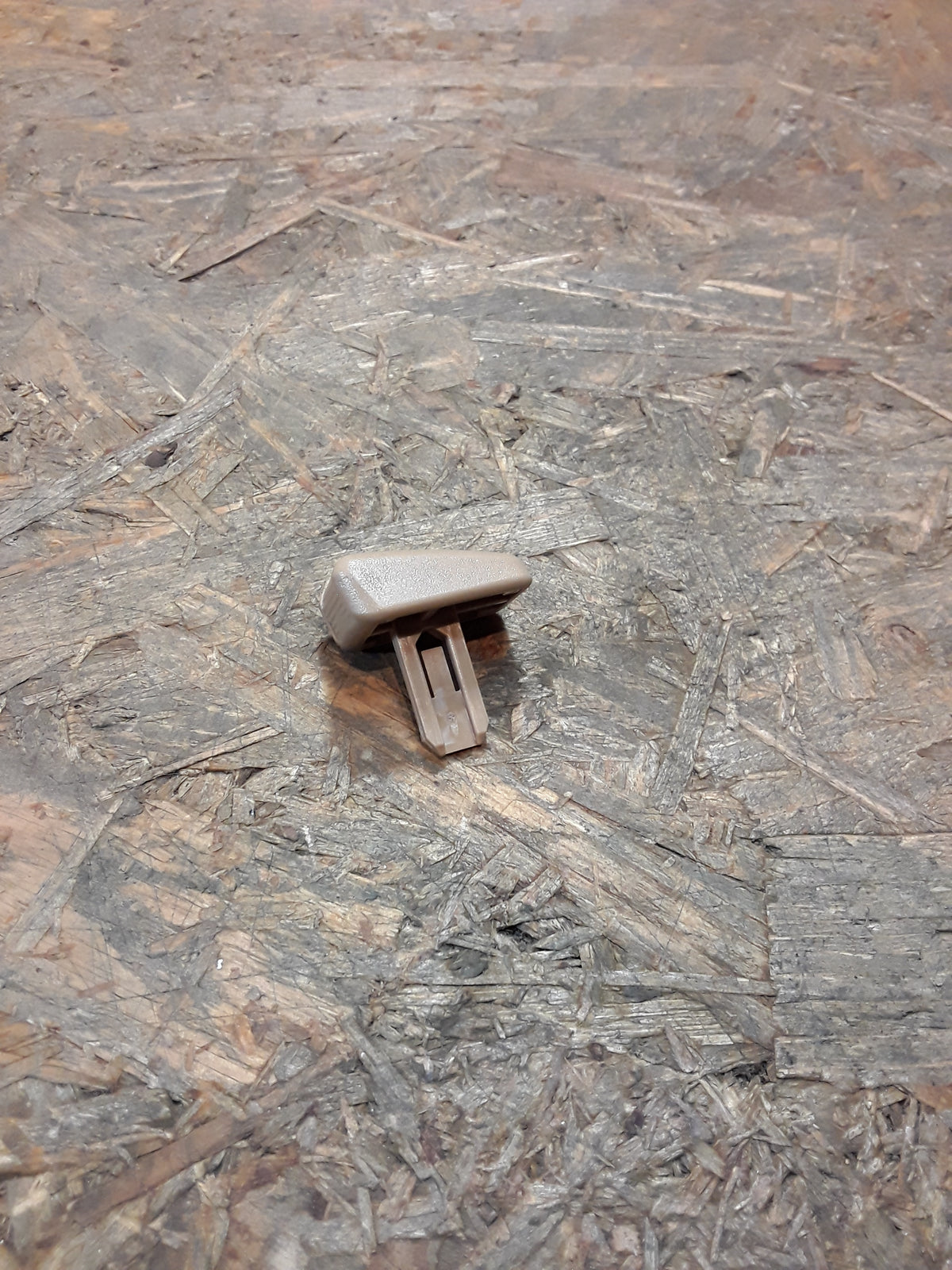 Mitsubishi Carisma DA2A Bj 97-99 Knopf hinterer Sitz original Mitsubishi NEU