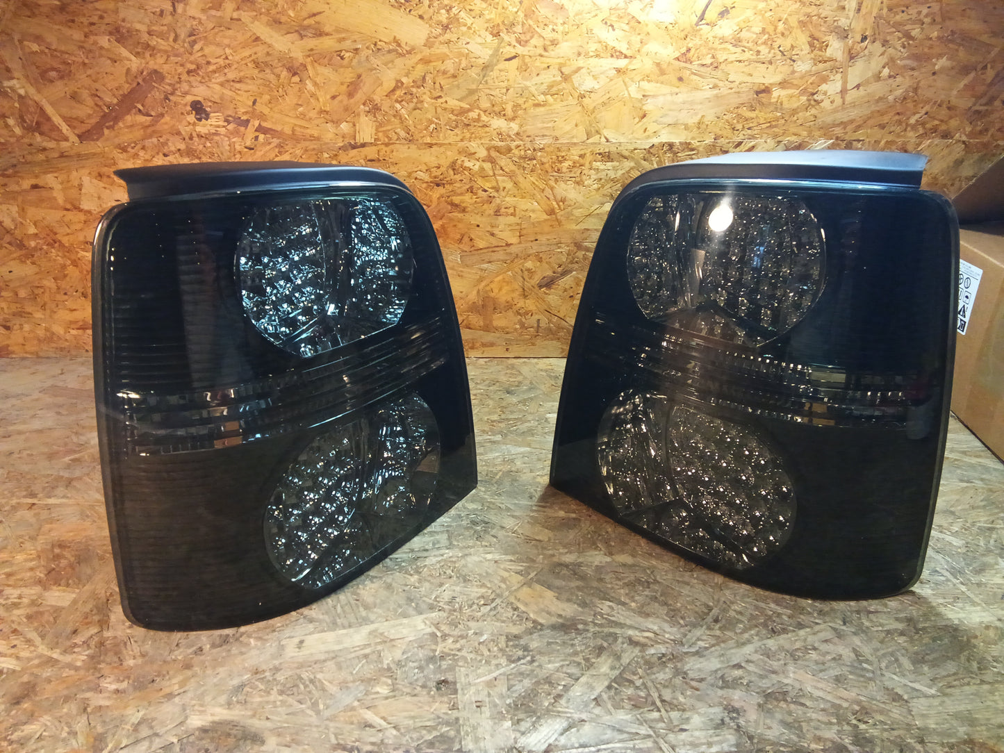 Tuning-Tec LED Rückleuchten für VW Touran 1T / 1T GP 03-10 schwarz/rauch
