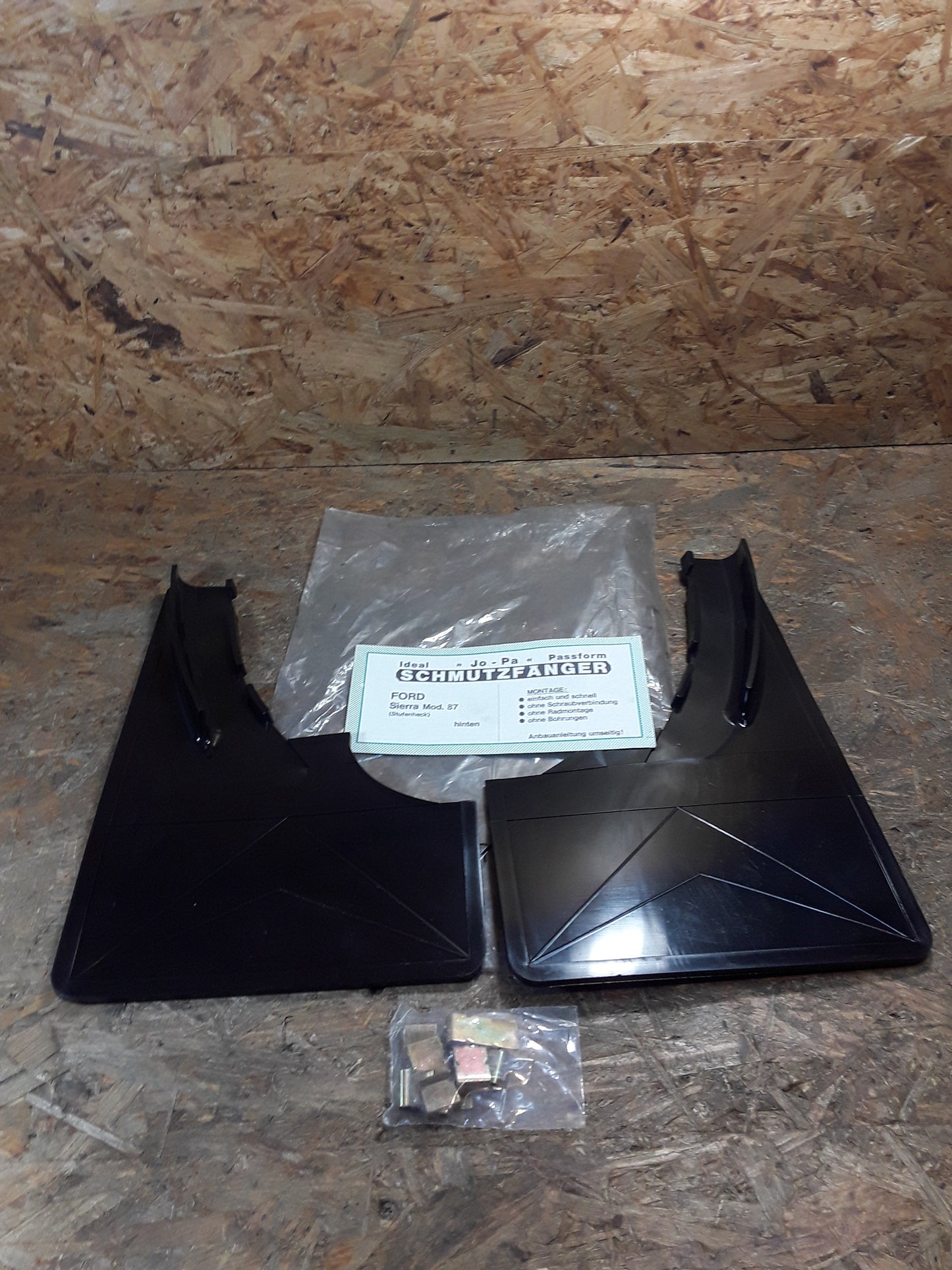 Ford Sierra Mod. 87 Stufenheck Schmutzfänger hinten original Ford NEU