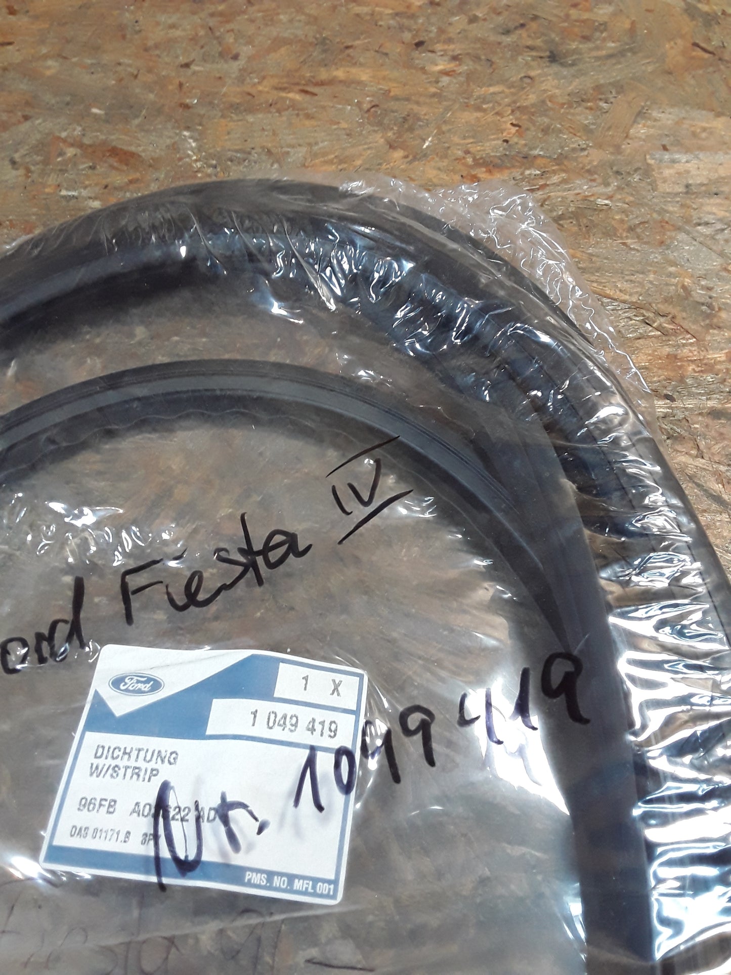 Ford Fiesta IV Dichtung Windschutzscheibe original Ford NEU