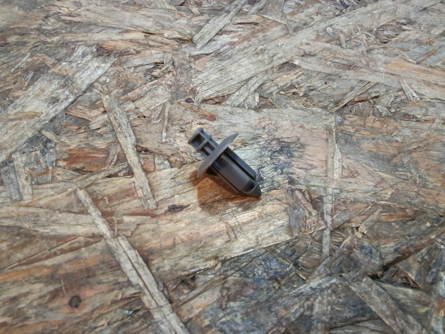 Chevrolet Aveo Clip Befestigung Heckklappenverkleidung innen original GM NEU