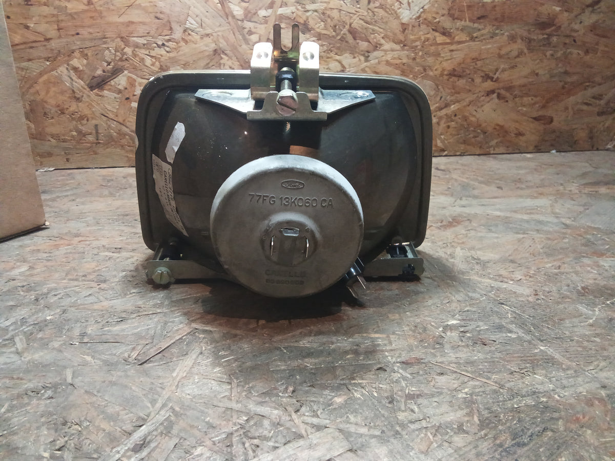 Ford Fiesta BJ 1976 Scheinwerfer rechts original Ford NEU