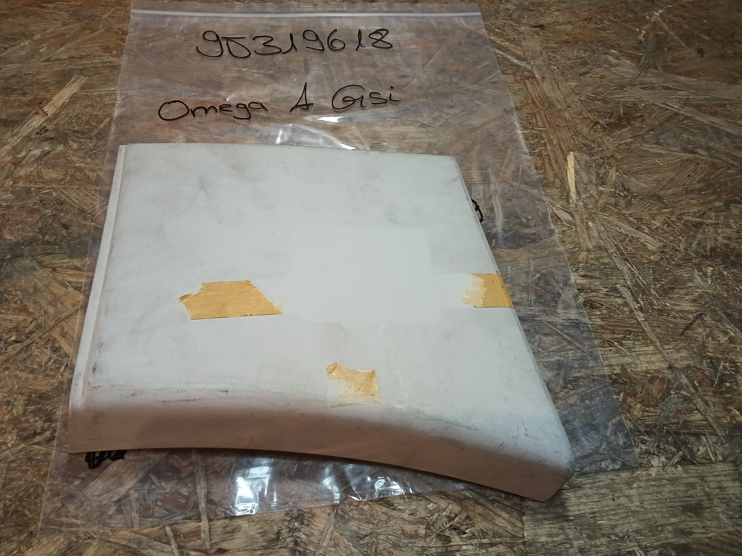 Omega A GSi Blende Verkleidung Kotflügel V.R original GM NEU