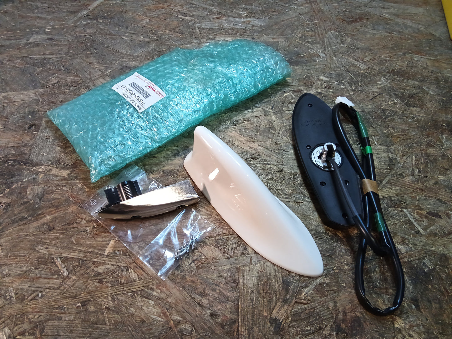 Toyota Antenne weiß lackiert original Shark Fin NEU