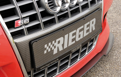 Audi A3 (8L) Rieger Kennzeichenauflage aus ABS Bestandteil für orig. S6-Grill (f. Spoilerstoßst.) ABS, Carbon-Look