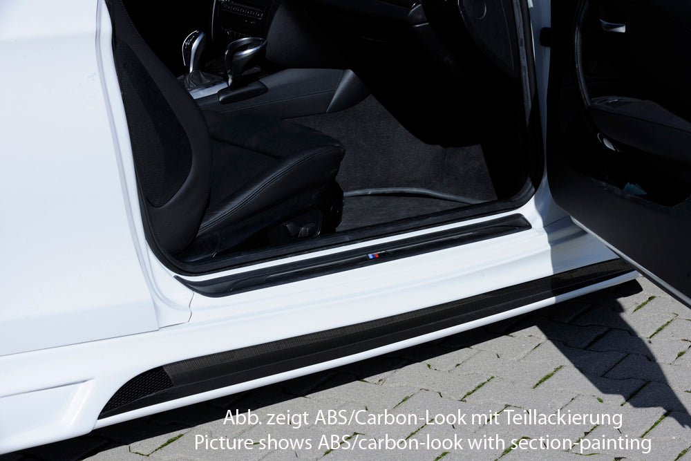 BMW 1er E81  (187/1K2/1K4) Rieger Seitenschweller    rechts, mit Schacht, mit Ausschnitt, ABS, Carbon-Look, 
inkl. Montagezubehör, Alugitter, Gutachten