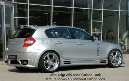 BMW 1er E87  (187 / 1K2/1K4) Rieger Seitenschweller mit 2 Ausschnitten rechts, mit Schacht, ABS, Carbon-Look, 
inkl. Alugitter, Gutachten, Montagezubehör