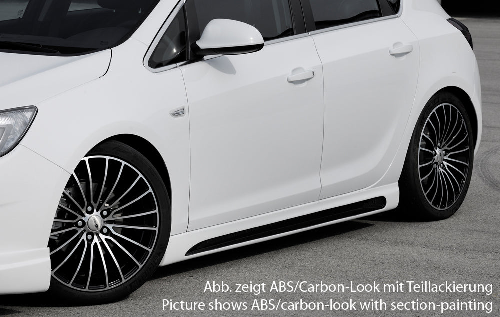 Opel Astra J Rieger Seitenschweller  links, mit Schacht, mit Ausschnitt, ABS, Carbon-Look, 
inkl. Alugitter, Montagezubehör, Gutachten