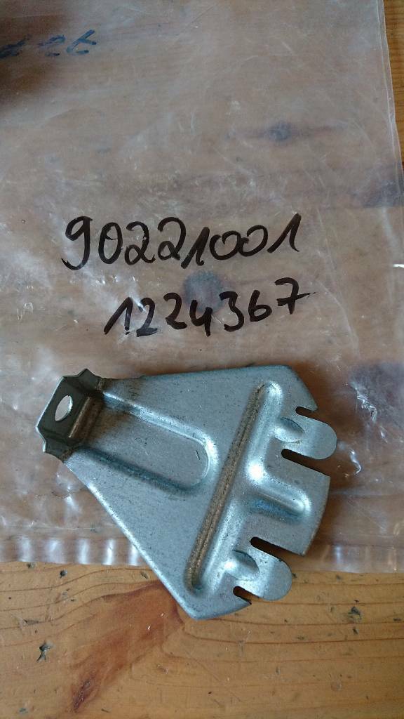 Kadett E Halter oben Rückleuchte Neu Original GM
