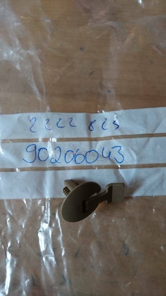 Kadett E Clip Teppich Kofferraum Rückwand neu original GM