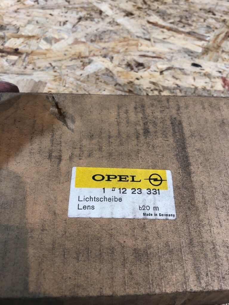 Opel Rekord D Caravan Licht Scheibe NEU Original GM