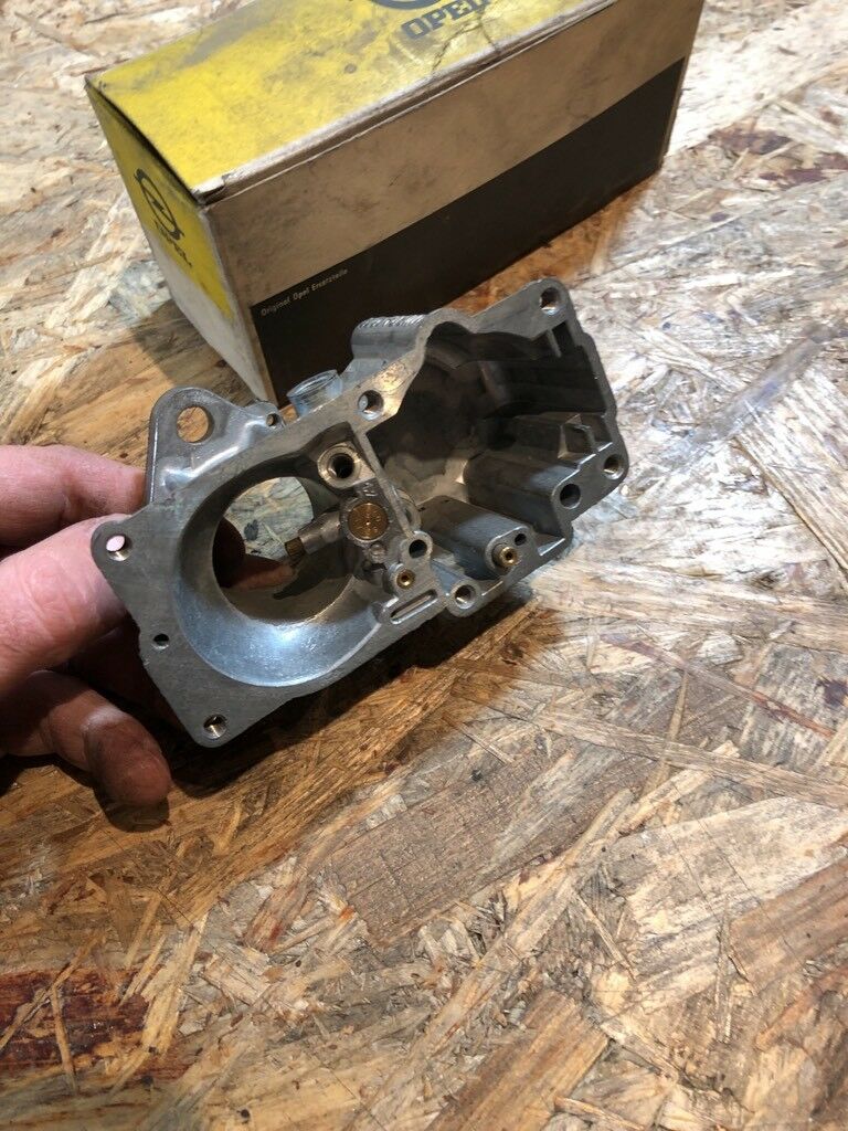 Opel Oldtimer vergaser Teil / Gehäuse NEU Original GM