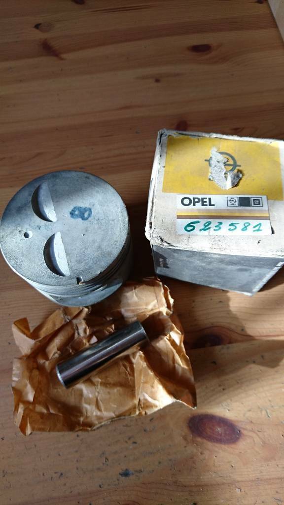 Original GM Rekord Manta Kadett Kolben neu