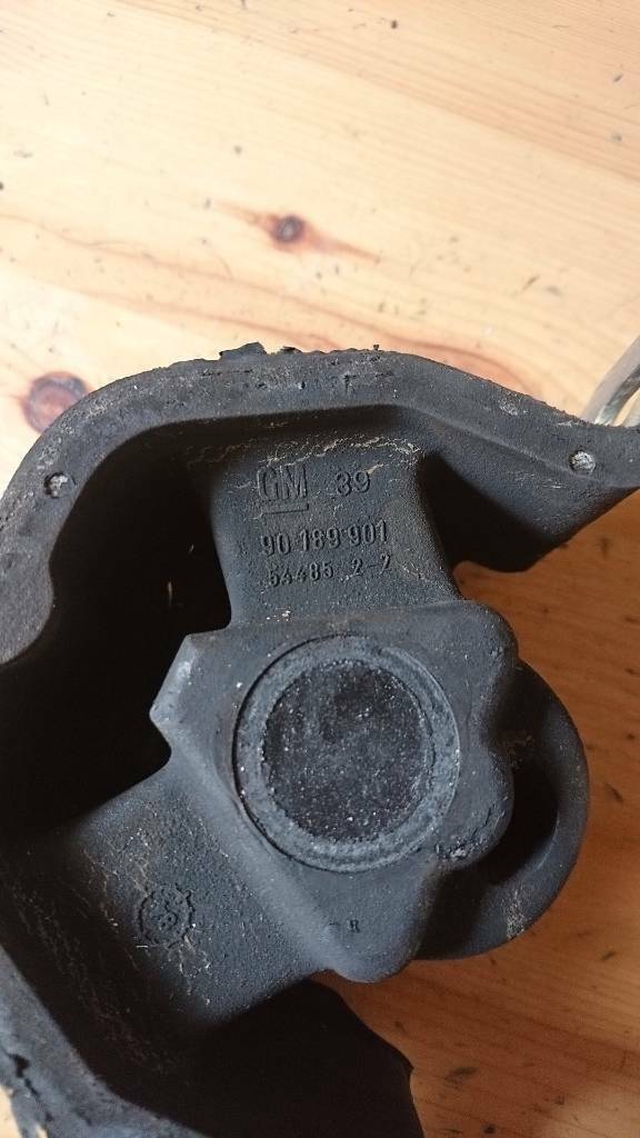 Kadett E Dämpfungsblock vorne links neu original GM
