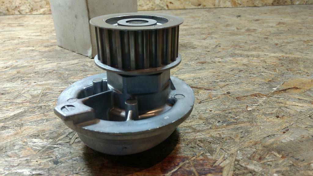 Original GM Wasserpumpe Ascona C 1.6D Kadett E NEU