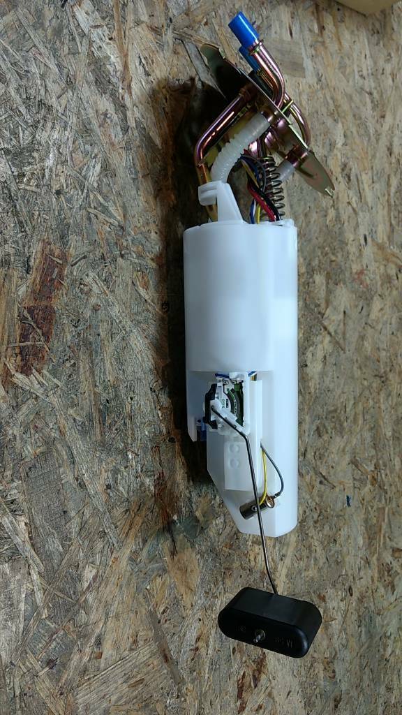 Original GM Daewoo Opel Benzin Kraftstoffpumpe 2.0 NEU