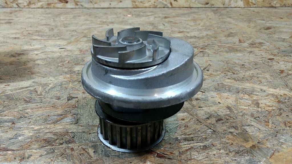 Original GM Opel Wasserpumpe Vectra Astra  Kadett  Ascona  NEU