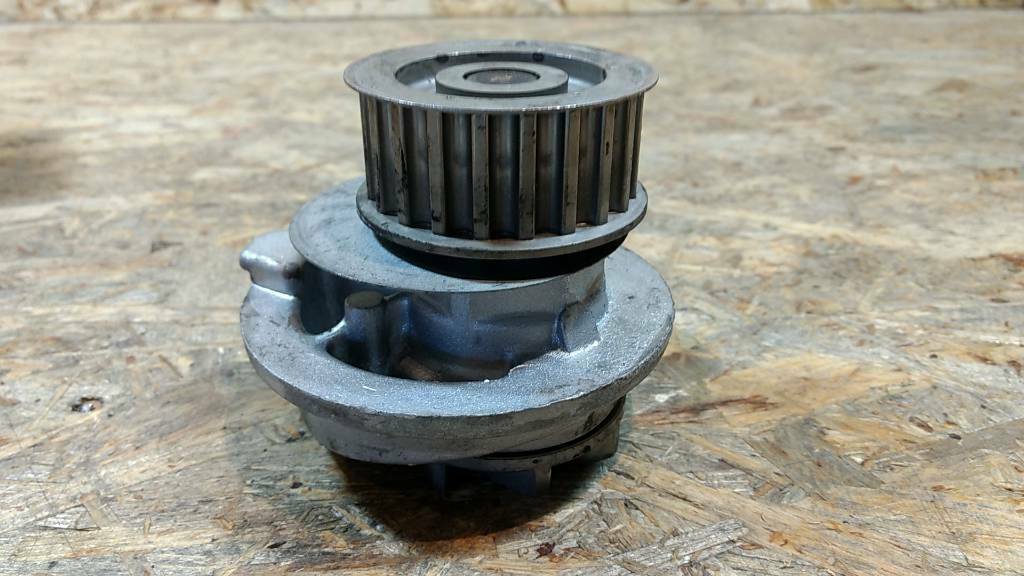 Original GM Opel Wasserpumpe Vectra Astra  Kadett  Ascona  NEU
