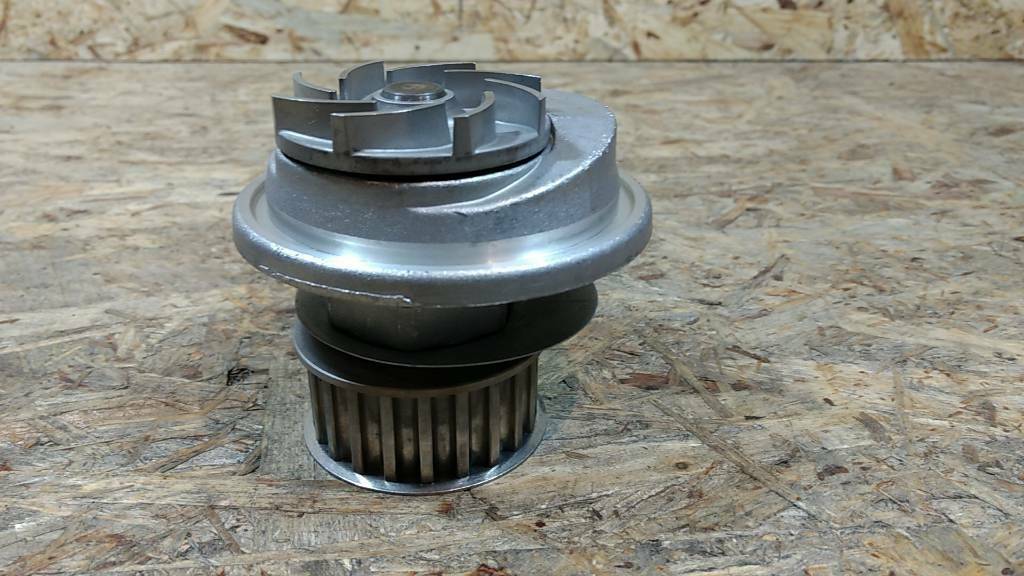 Original  Opel Wasserpumpe Ascona C Kadett E Vectra A Astra F NEU