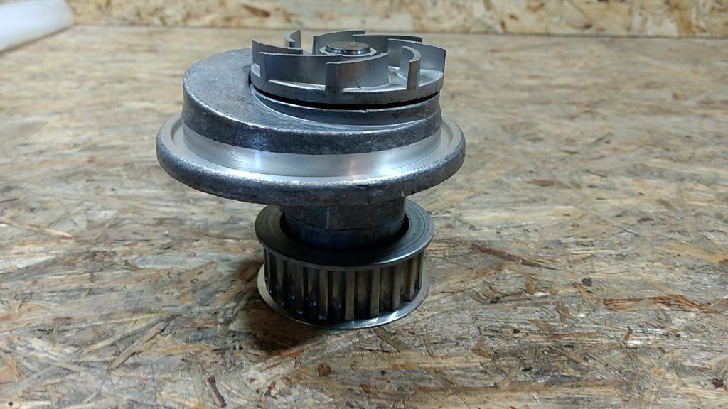 Original GM Opel Wasserpumpe Ascona C Kadett D Rekord E NEU