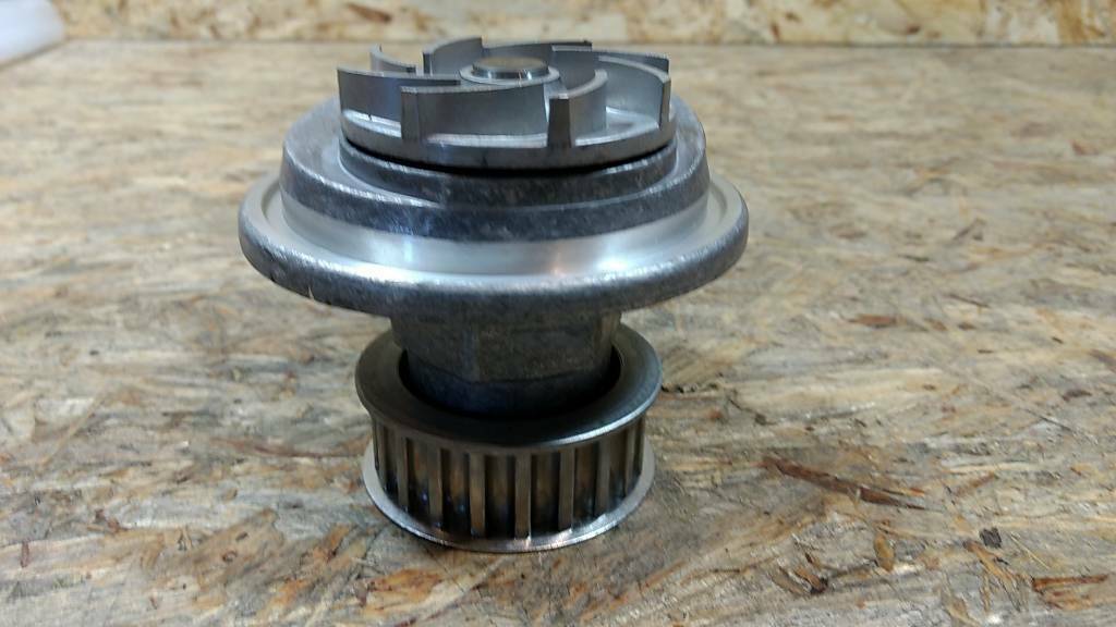 Original GM Opel Wasserpumpe Ascona C Kadett D Rekord E NEU