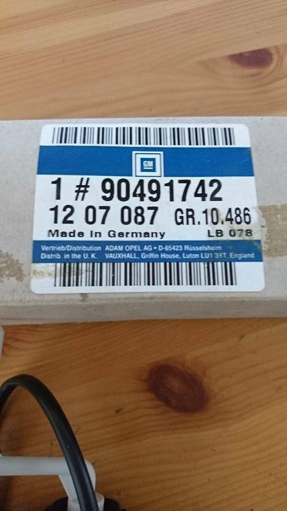 Opel Omega B Stellmotor Tankdeckel neu original GM