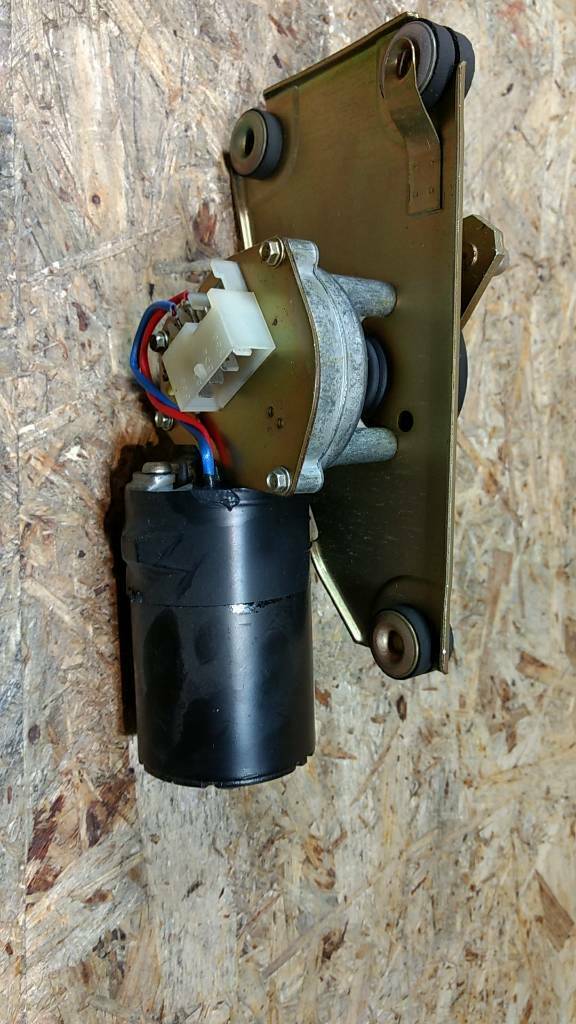 Original GM Opel Kadett D Wischermotor hinten NEU