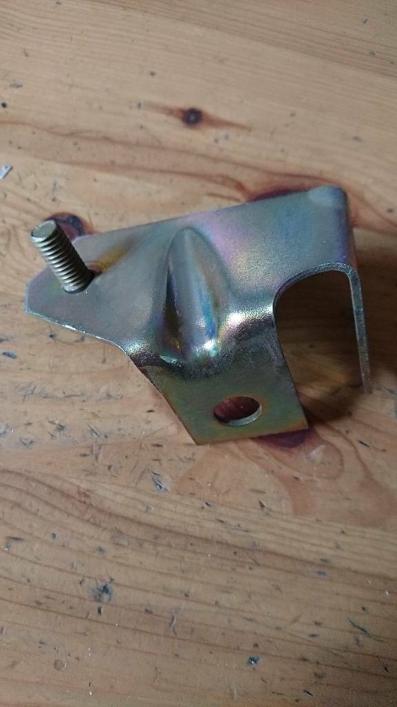 Kadett E Caravan Halter Stoßstange hinten rechts neu original GM