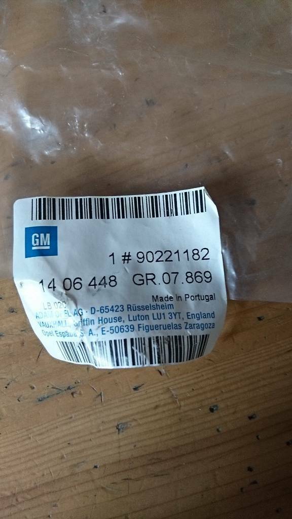 Kadett E Caravan Halter Stoßstange hinten rechts neu original GM