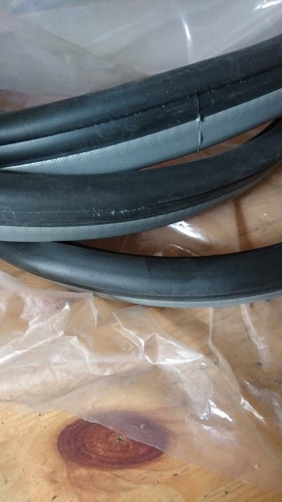 Kadett E Gummidichtung Vordertür neu original GM