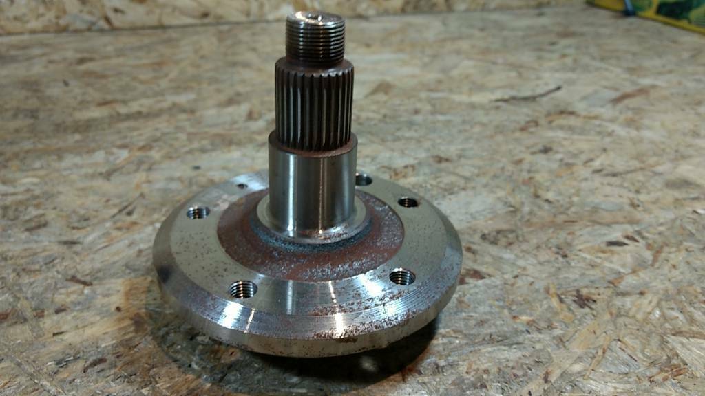 Original GM Opel Omega A Radzapfen Hinterachse NEU