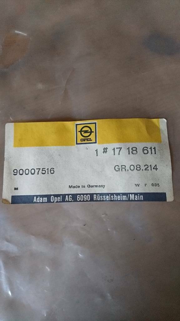 Kadett E Limo Satz Schmutzfänger hinten neu original GM