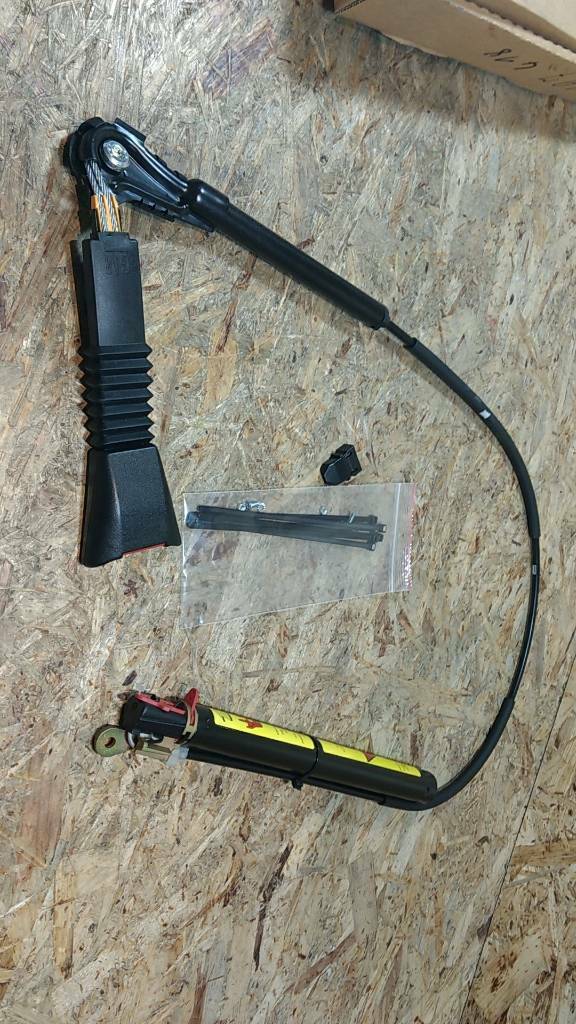 Original GM Opel Omega B Sicherheitsgurt rechts NEU