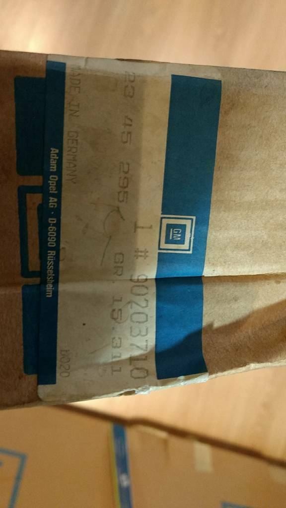 Original GM Opel Kadett E Hutablage Kofferraum Ladefläche NEU