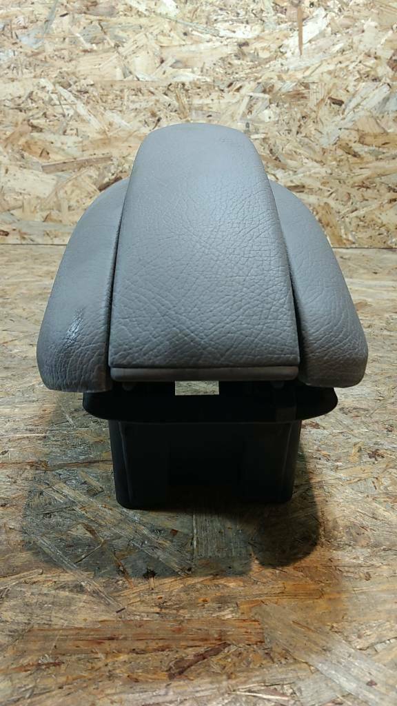 Original GM Opel Omega B Armlehne grau NEU
