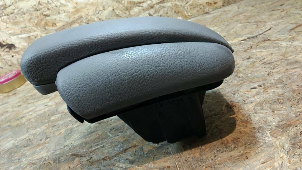 Original GM Opel Omega B Armlehne grau NEU