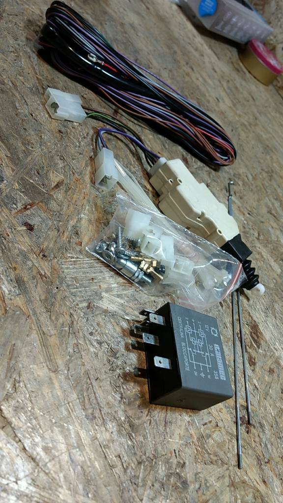 Original GM Opel Kadett E Corsa A Zentralverriegelungs-Satz NEU